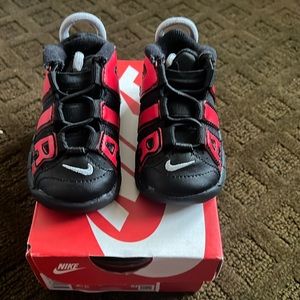 Nike air more uptempo